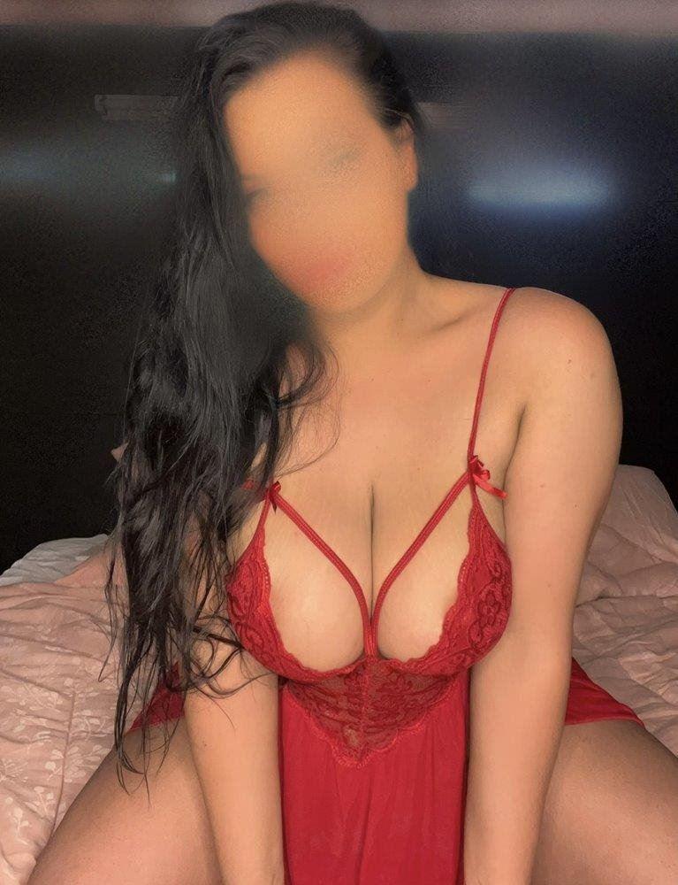 Real escort in cairns with a big ass and big titties with a small waist 💋