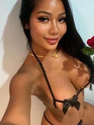 Thai babe has a nice wet pussy! Your ROD will melt,