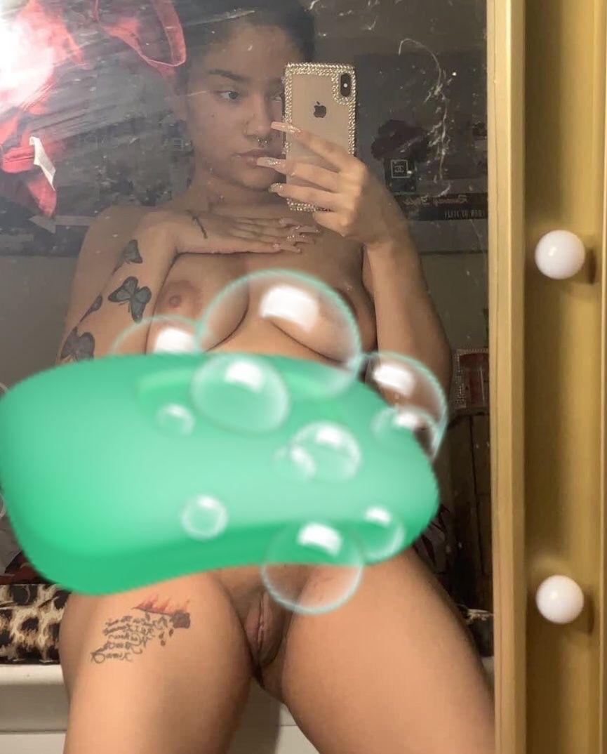 SNAPCHAT: Lynn.cartten21 🍑💋II squirt a lot 💦 and ready for fun 🥵🍆